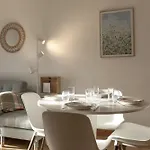 Apartment Capucins 3 *